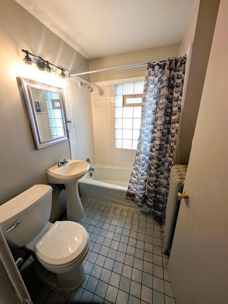 709 Hague Ave, Saint Paul, MN 55104