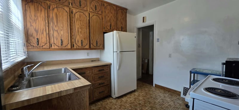 122 W 5th St, Litchfield, MN 55355