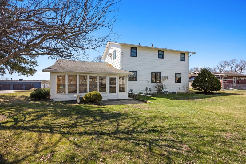 534 Lake Shore Dr, Sauk Centre, MN 56378