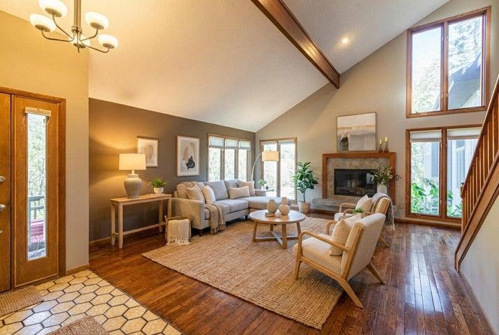 7030 Birchwood Dr, La Crescent, MN 55947