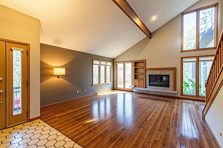 7030 Birchwood Dr, La Crescent, MN 55947