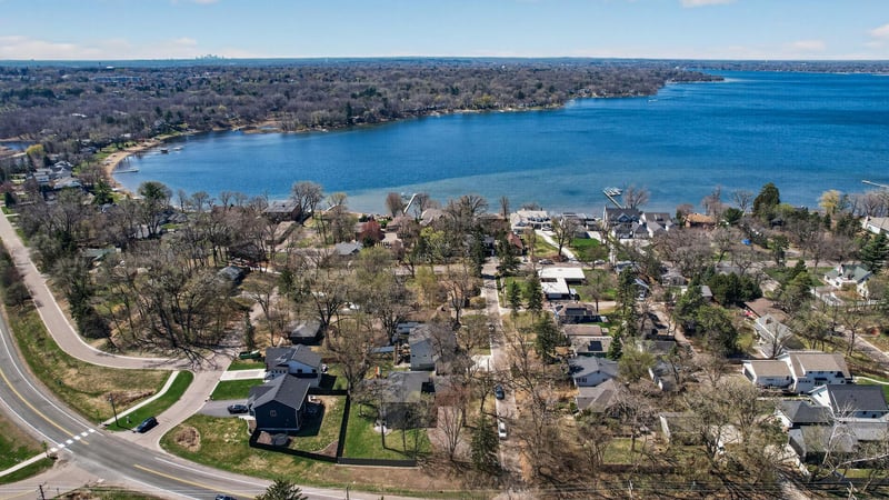 92 Birch St, Mahtomedi, MN 55115