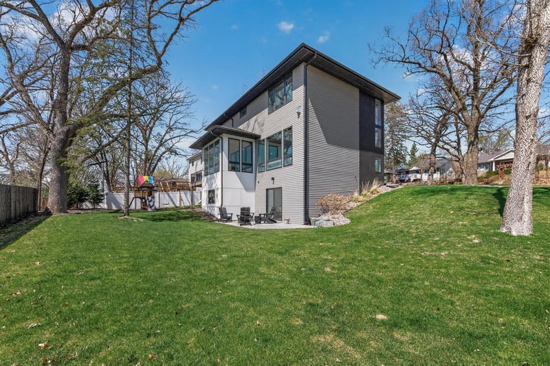 92 Birch St, Mahtomedi, MN 55115