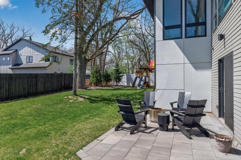 92 Birch St, Mahtomedi, MN 55115
