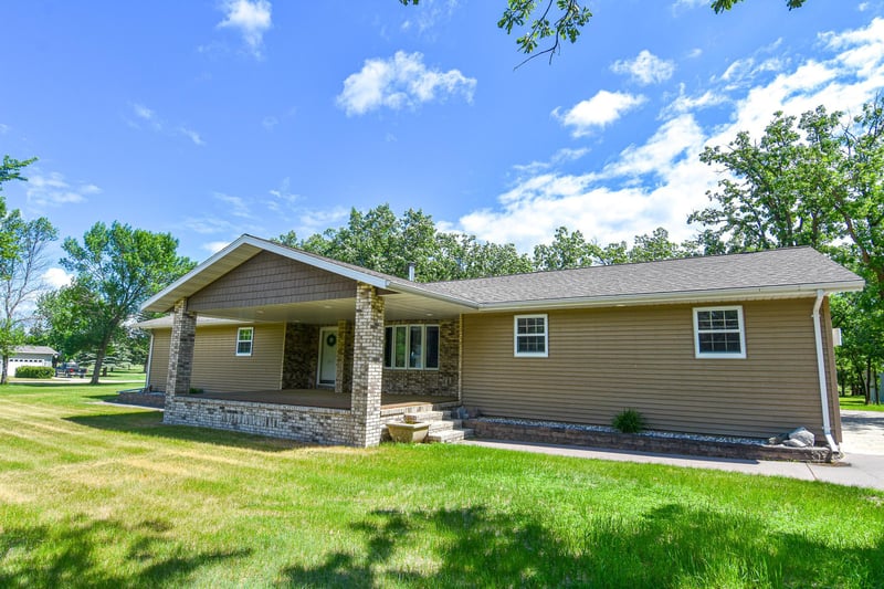 102 Colony Dr S, Karlstad, MN 56732