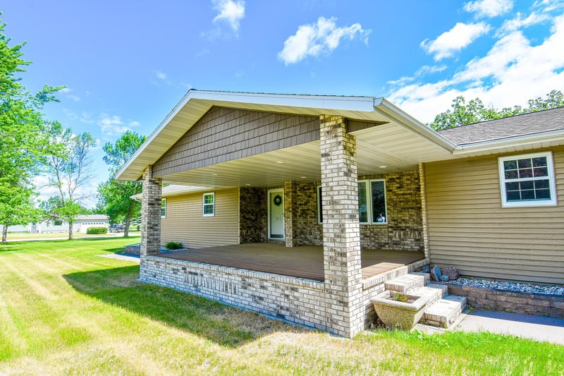 102 Colony Dr S, Karlstad, MN 56732