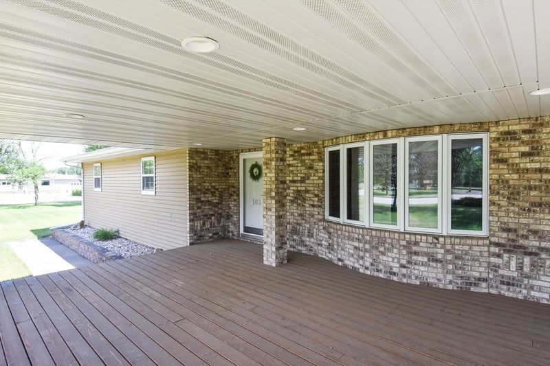 102 Colony Dr S, Karlstad, MN 56732