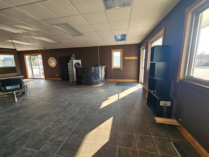 103 Mckinley Ave W, Karlstad, MN 56732