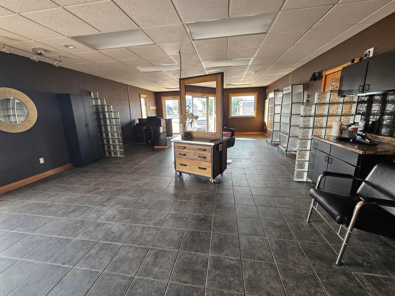 103 Mckinley Ave W, Karlstad, MN 56732