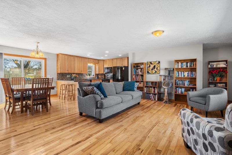 30825 Belair Dr, Lindstrom, MN 55045