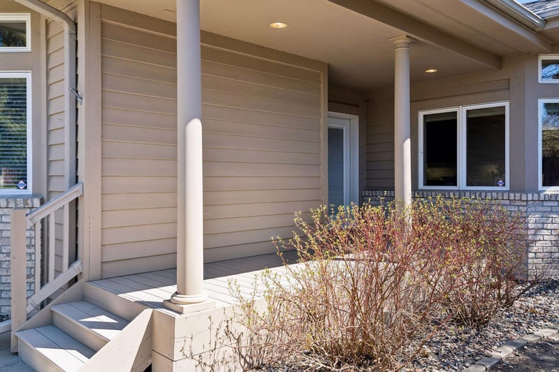 7052 Crowne Oak Rd, Eden Prairie, MN 55344