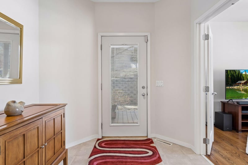 7052 Crowne Oak Rd, Eden Prairie, MN 55344