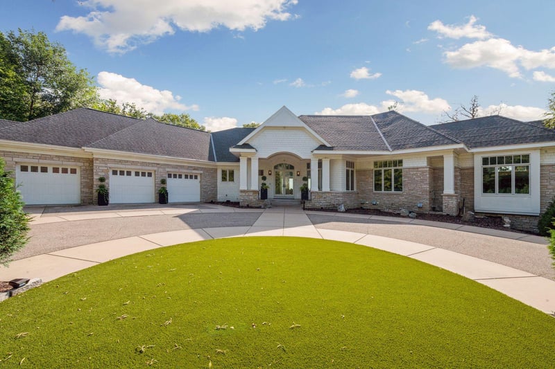 2112 Meeting St, Minnetonka, MN 55391