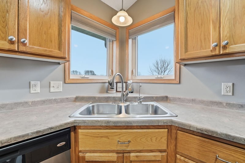 201 10th St SE, Freeport, MN 56331
