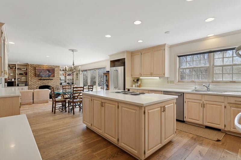 425 Ferndale Rd N, Wayzata, MN 55391
