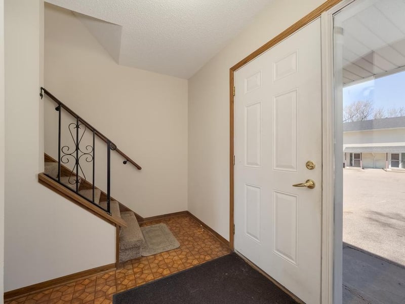 329 Winifred St E, Saint Paul, MN 55107