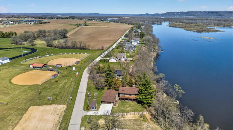 67354 166th Ave, Wabasha, MN 55981