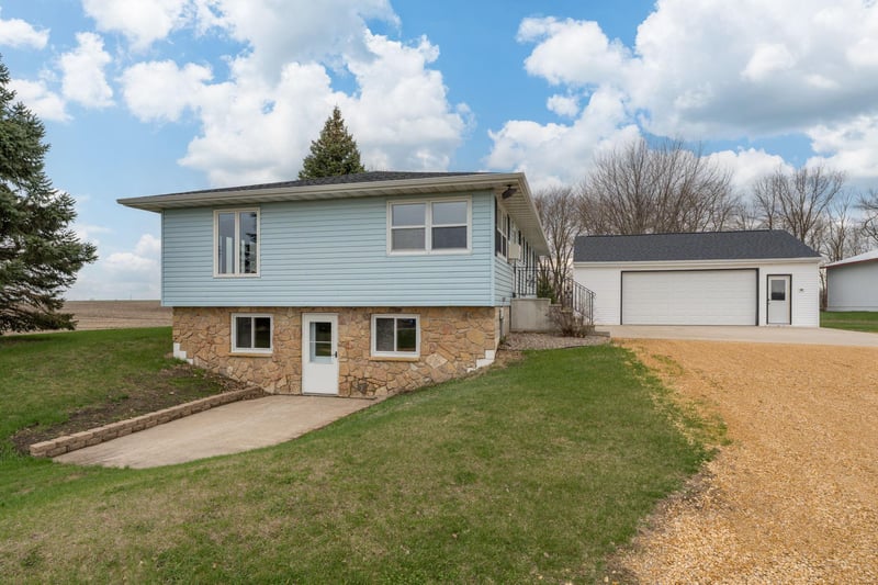 235 390th Ave, Janesville, MN 56048