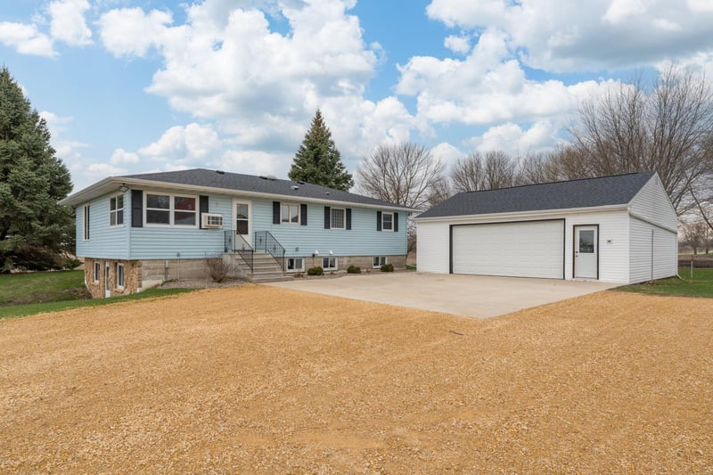 235 390th Ave, Janesville, MN 56048
