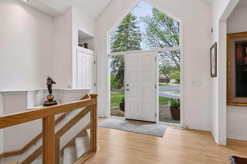 6954 Kenmare Dr, Bloomington, MN 55438