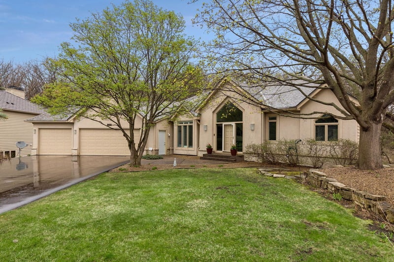 6954 Kenmare Dr, Bloomington, MN 55438