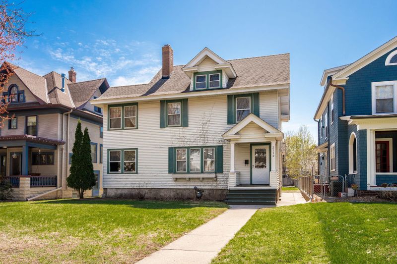 2112 Carroll Ave, Saint Paul, MN 55104