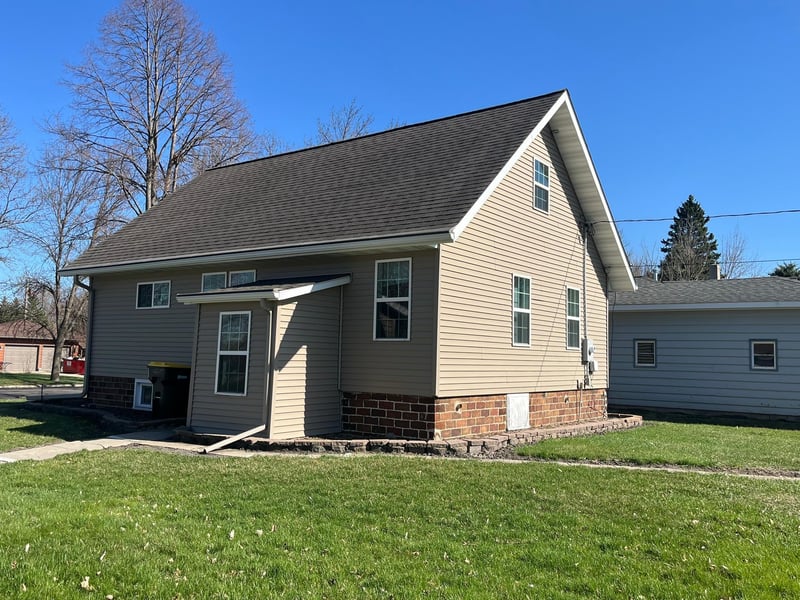 402 2nd St SW, Renville, MN 56284