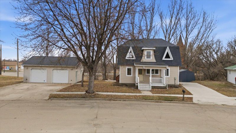327 2nd St NE, Barnesville, MN 56514