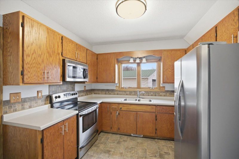 327 2nd St NE, Barnesville, MN 56514