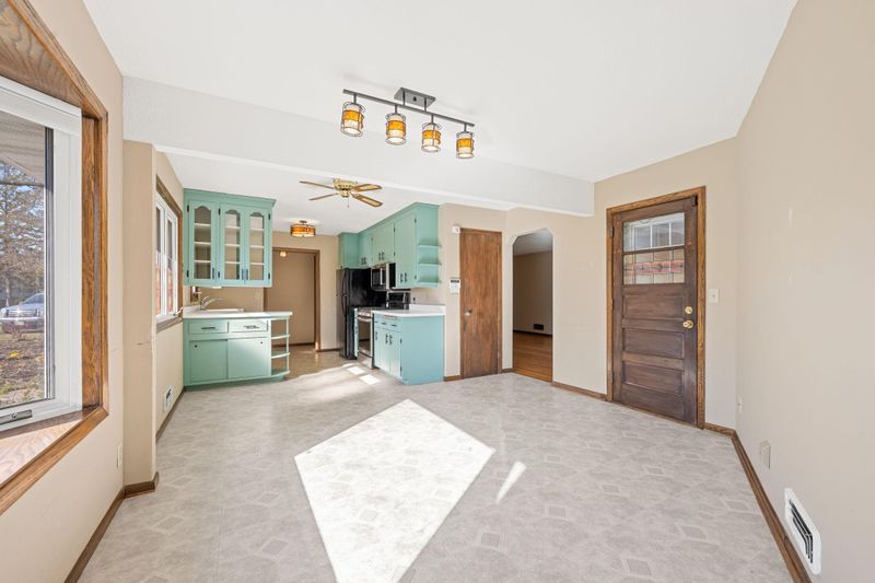 10216 Zenith Ln, Bloomington, MN 55431