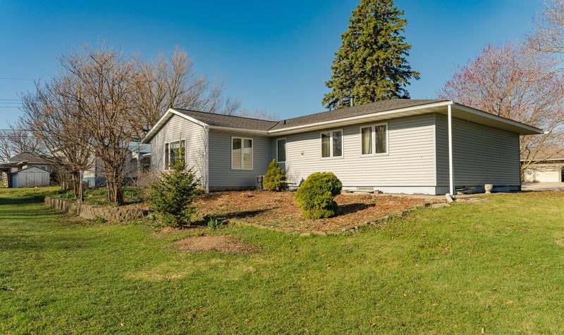 213 Main St N, Claremont, MN 55924