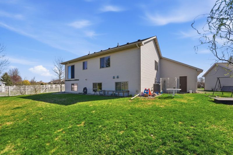 327 4th Ave SE, Saint Joseph, MN 56374