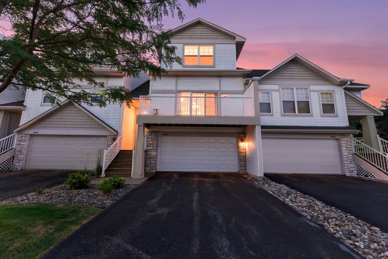 10859 Kingsfield Ln, Woodbury, MN 55129