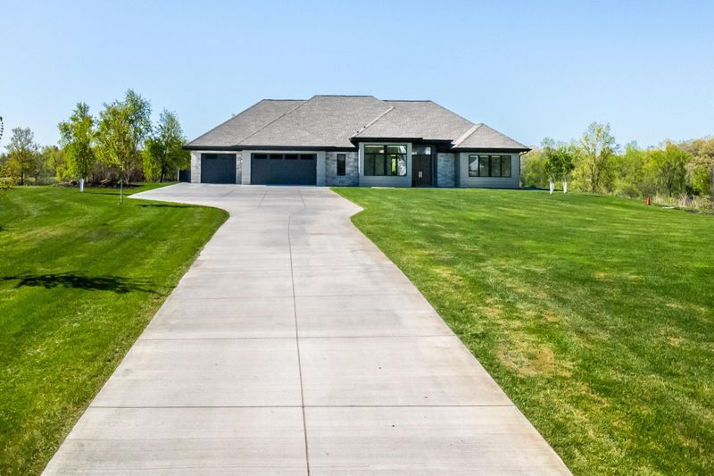9735 Frontier Ln, Lakeville, MN 55044