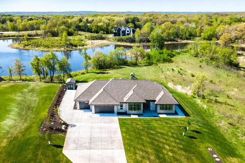 9735 Frontier Ln, Lakeville, MN 55044