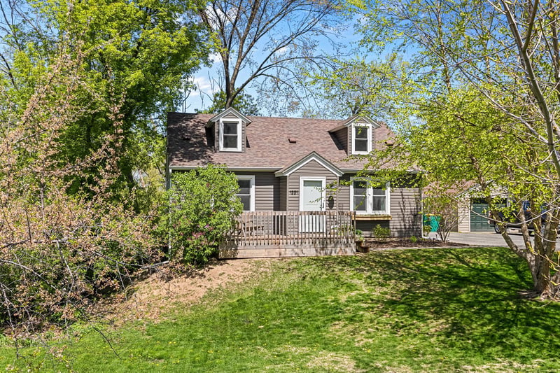 1221 County Road D E, Vadnais Heights, MN 55109