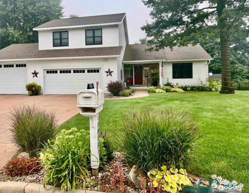 1932 Mark Ln, Eau Claire, WI 54703