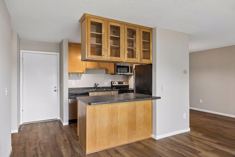 4110 Rahn Rd #121, Eagan, MN 55122