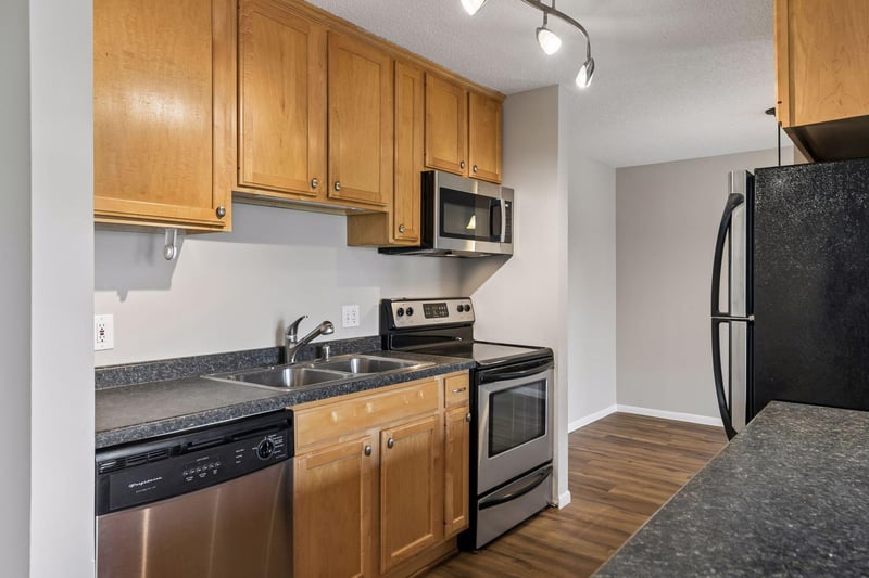 4110 Rahn Rd #121, Eagan, MN 55122