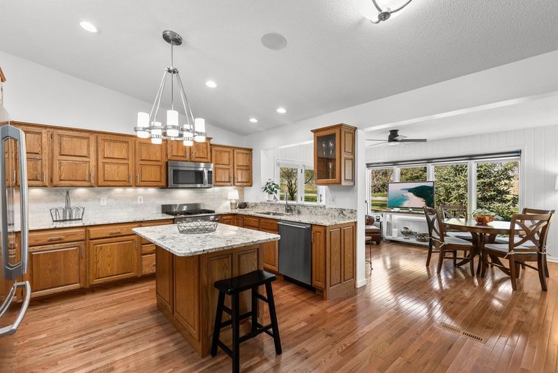 9528 Woodbridge Rd, Bloomington, MN 55438