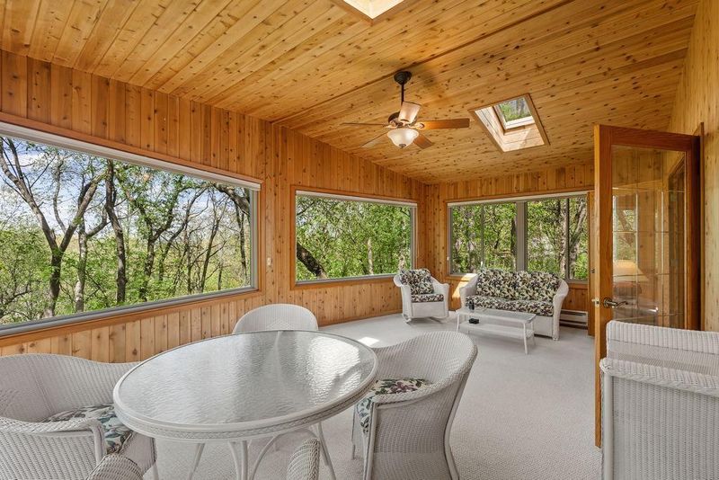 6708 W 82nd St, Bloomington, MN 55438