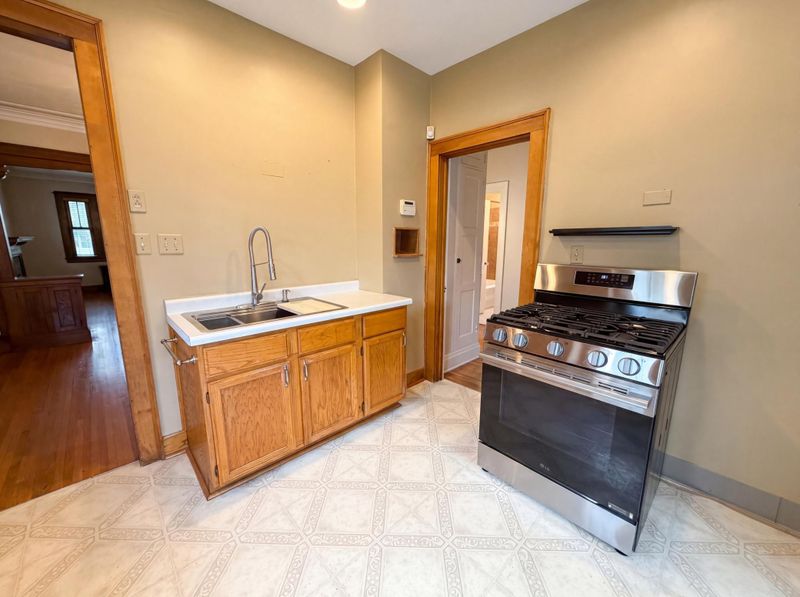 1144 Hawthorne Ave E, Saint Paul, MN 55106