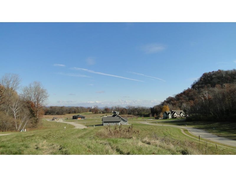 2745 Oakhurst Dr, Lake City, MN 55041