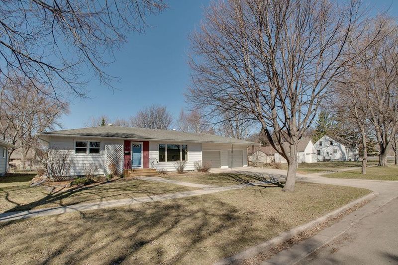 509 13th St N, Moorhead, MN 56560