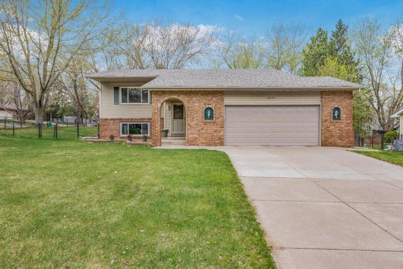 9351 Yucca Ln N, Maple Grove, MN 55369