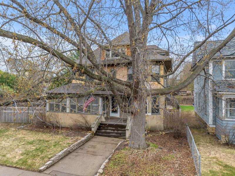 924 Marshall Ave, Saint Paul, MN 55104