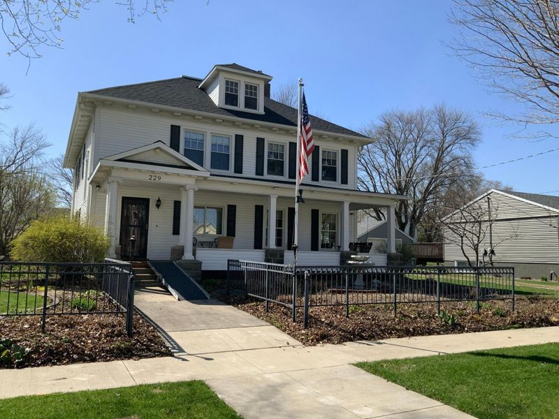 229 1st St SW, Grand Meadow, MN 55936