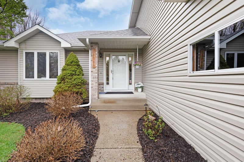 19566 Rochester St NE, Cedar, MN 55011