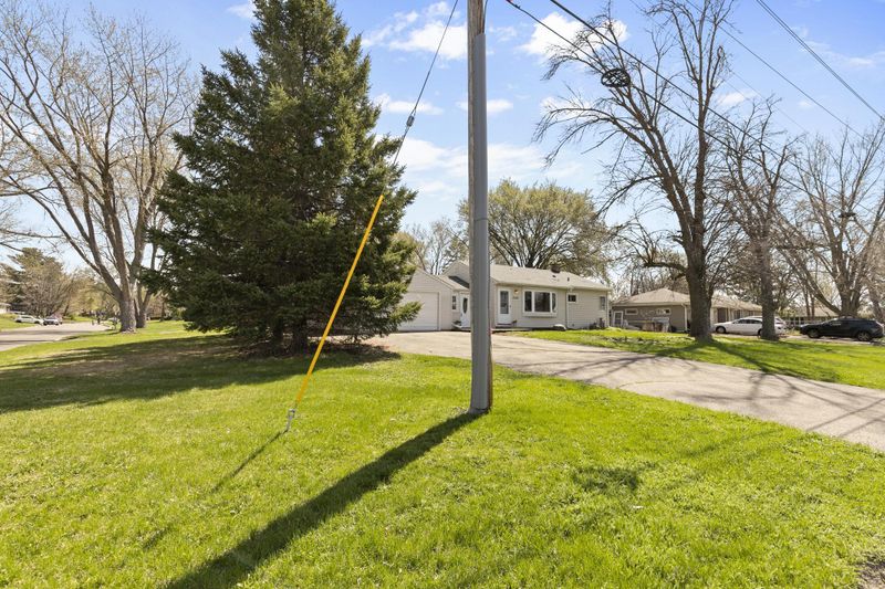 2420 Hazelwood St, Maplewood, MN 55109