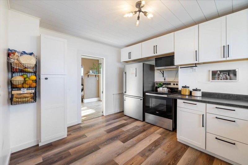 604 3rd St NW, Chisholm, MN 55719